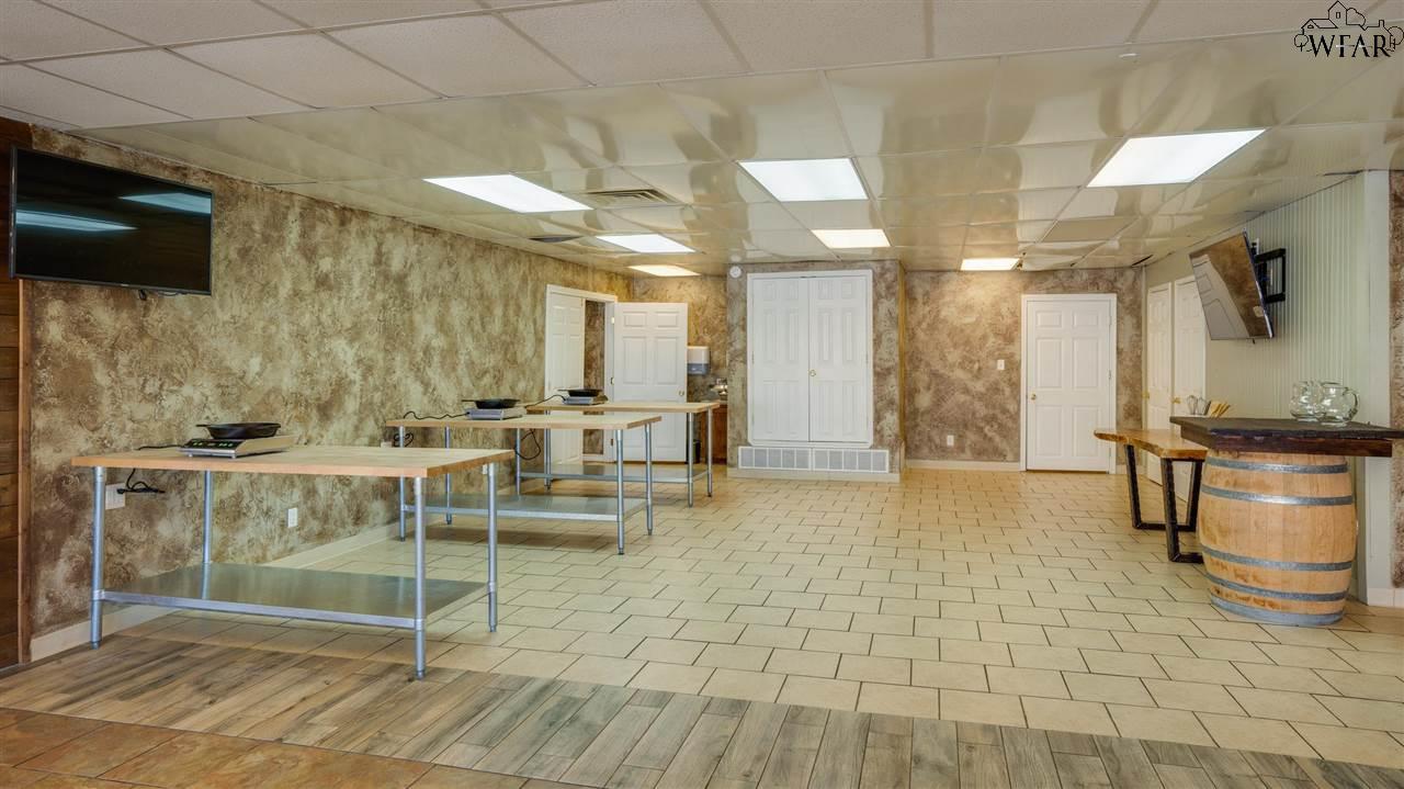 109 W PARK AVENUE