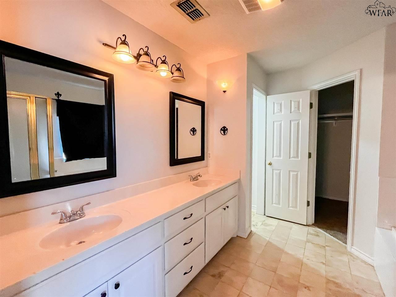 2324 HUNTERS GLEN