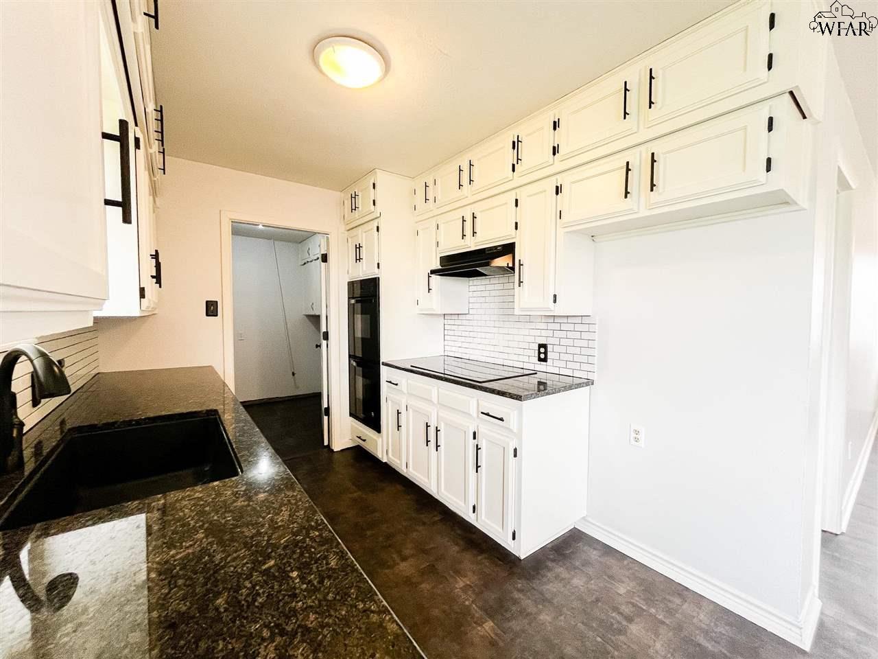 4022 HOOPER DRIVE
