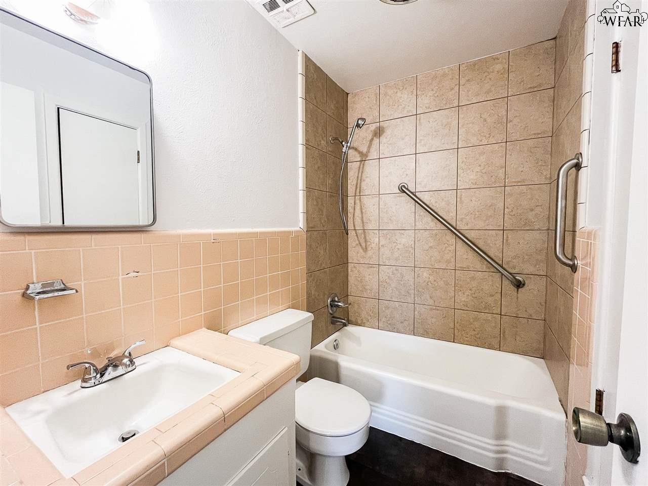 4022 HOOPER DRIVE
