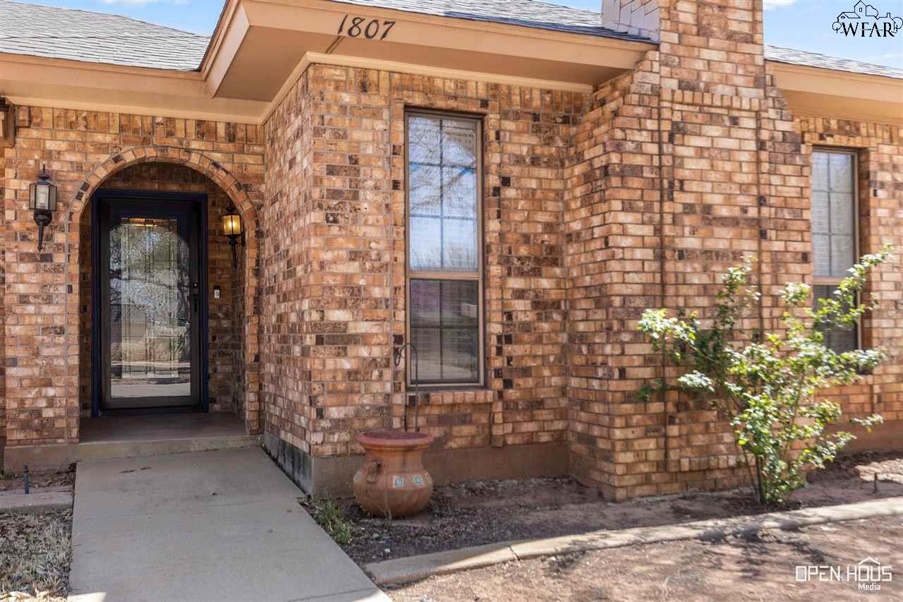 1807 BRAZOS STREET