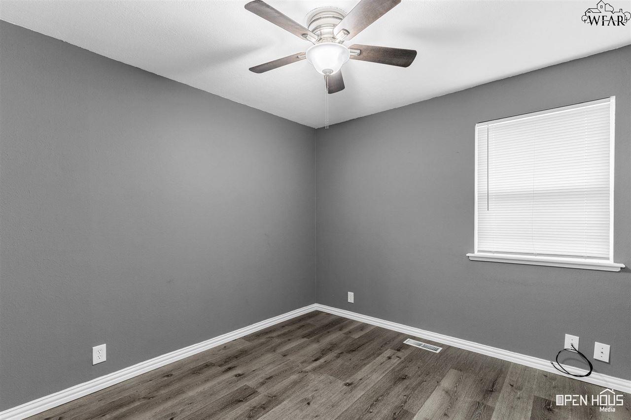 4663 MISTLETOE DRIVE