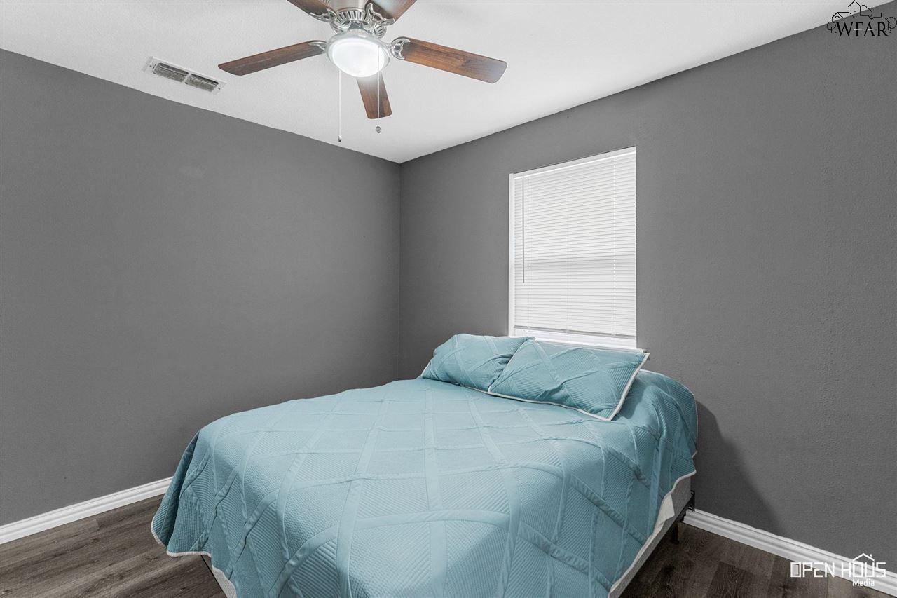 4663 MISTLETOE DRIVE