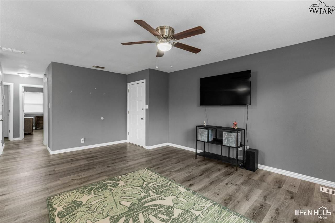 4663 MISTLETOE DRIVE