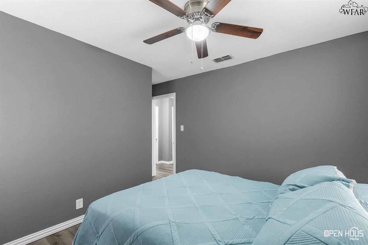 4663 MISTLETOE DRIVE