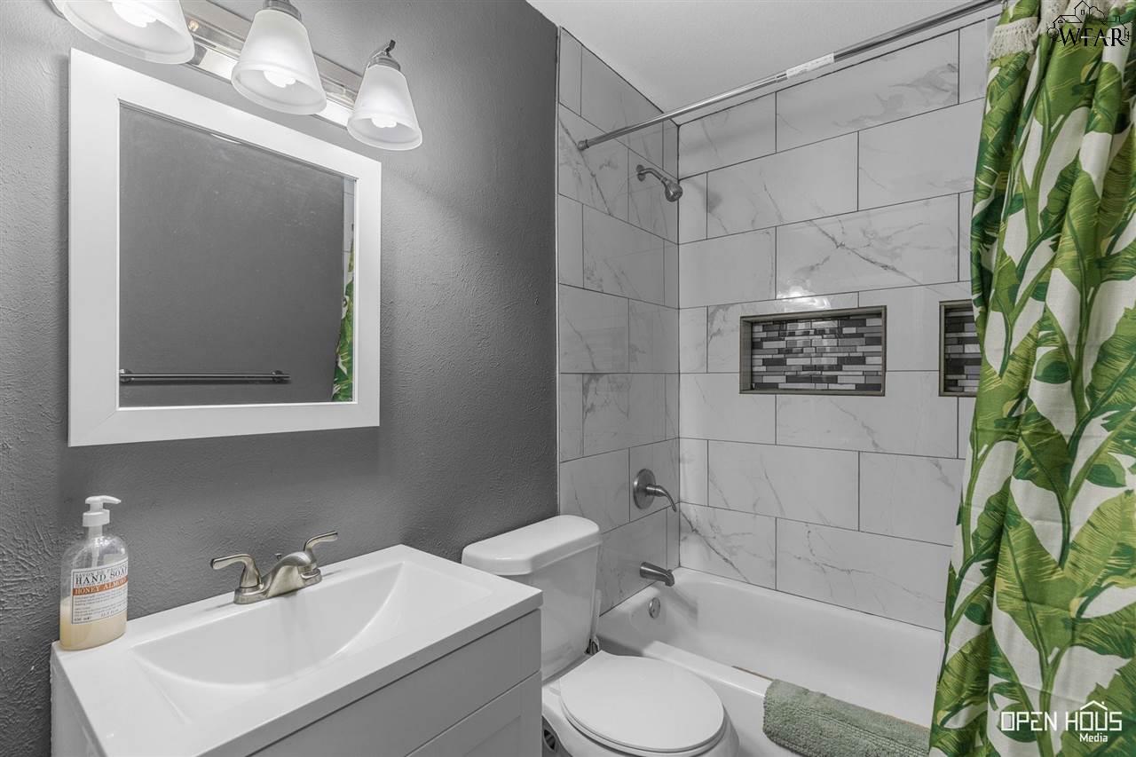 4663 MISTLETOE DRIVE