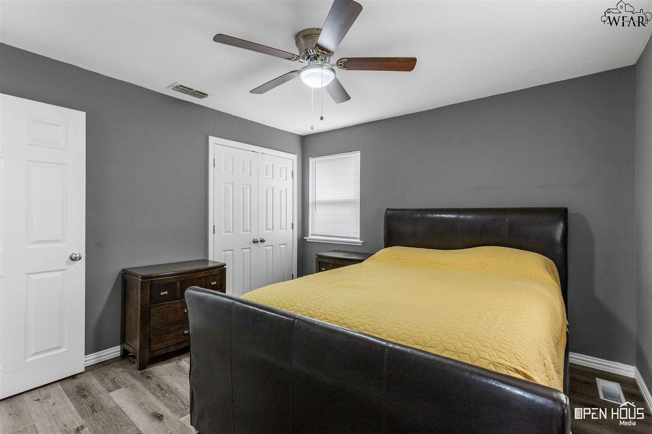 4663 MISTLETOE DRIVE