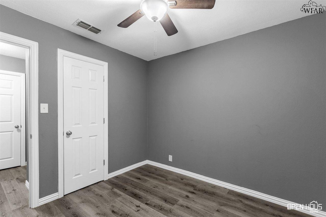 4663 MISTLETOE DRIVE