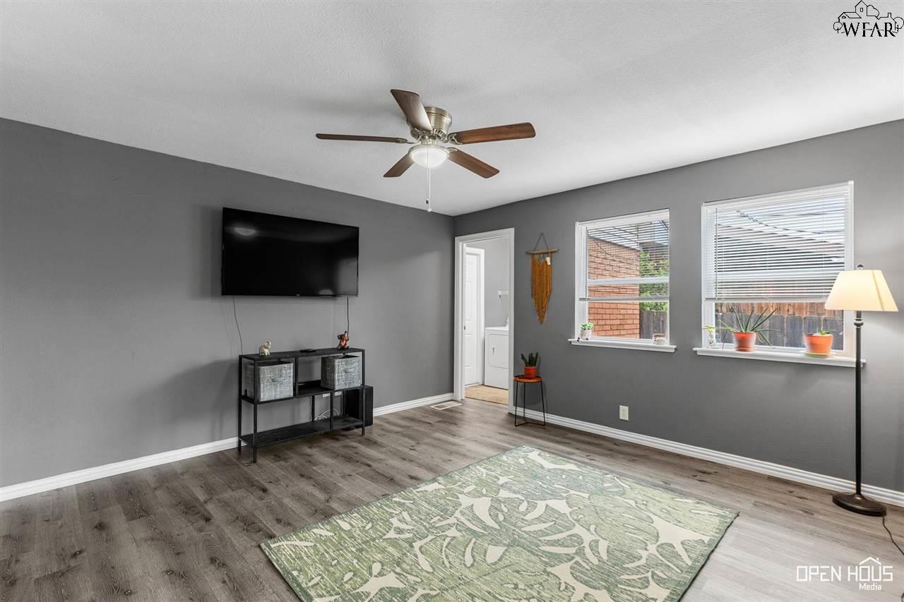 4663 MISTLETOE DRIVE