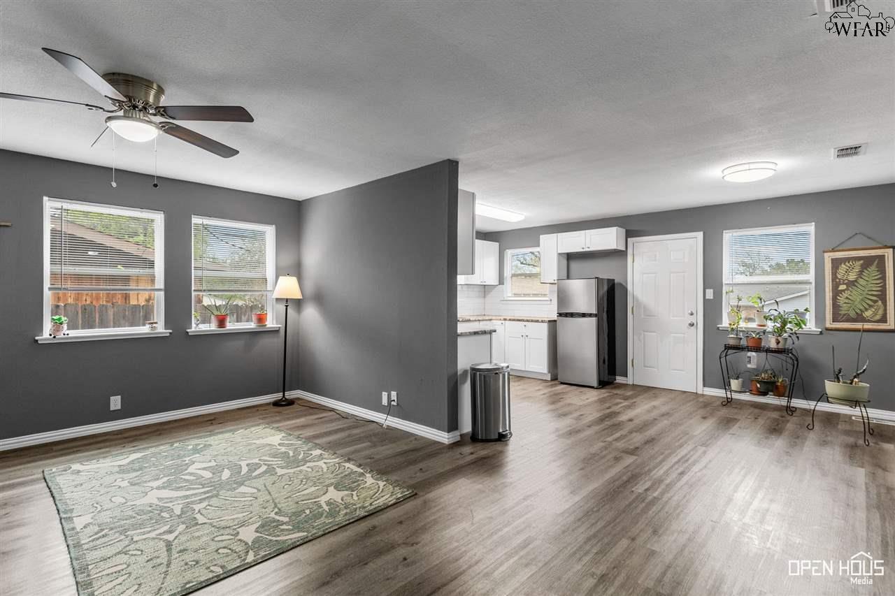 4663 MISTLETOE DRIVE