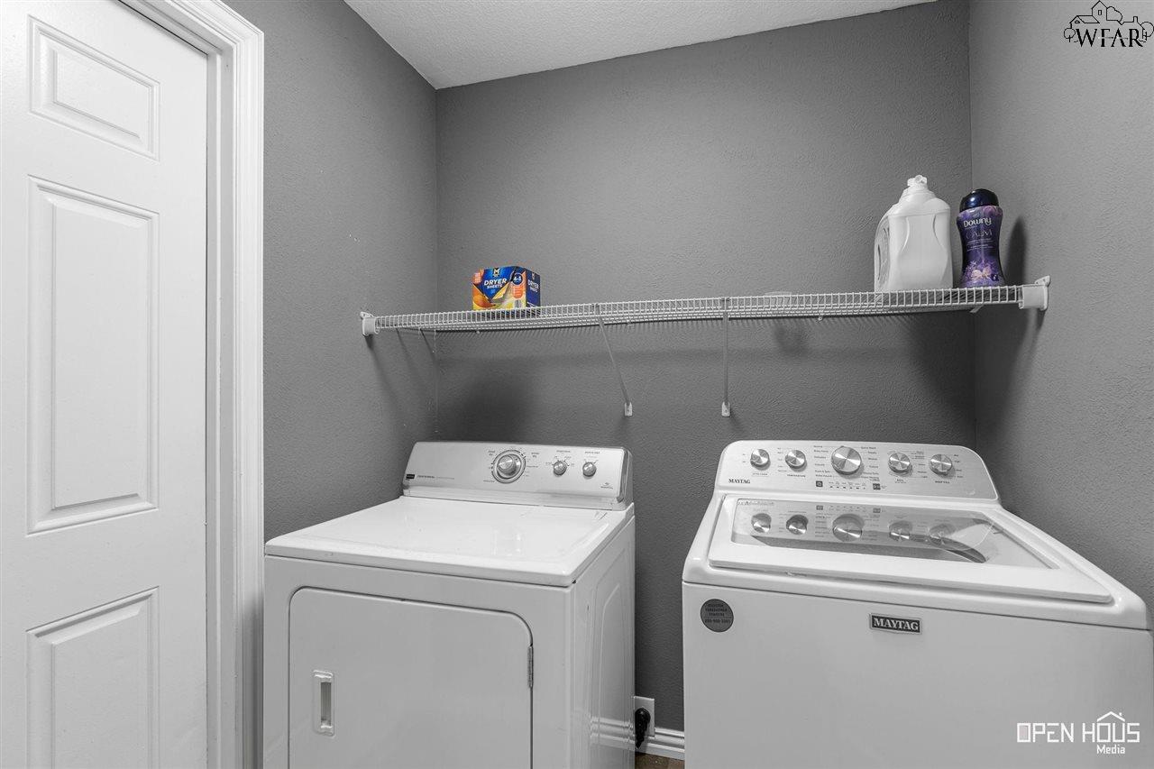 4663 MISTLETOE DRIVE