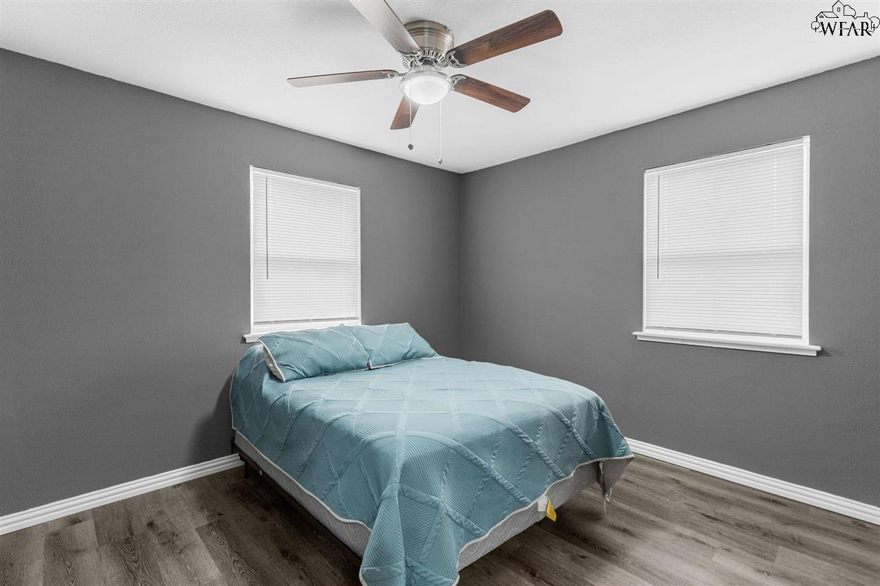 4663 MISTLETOE DRIVE