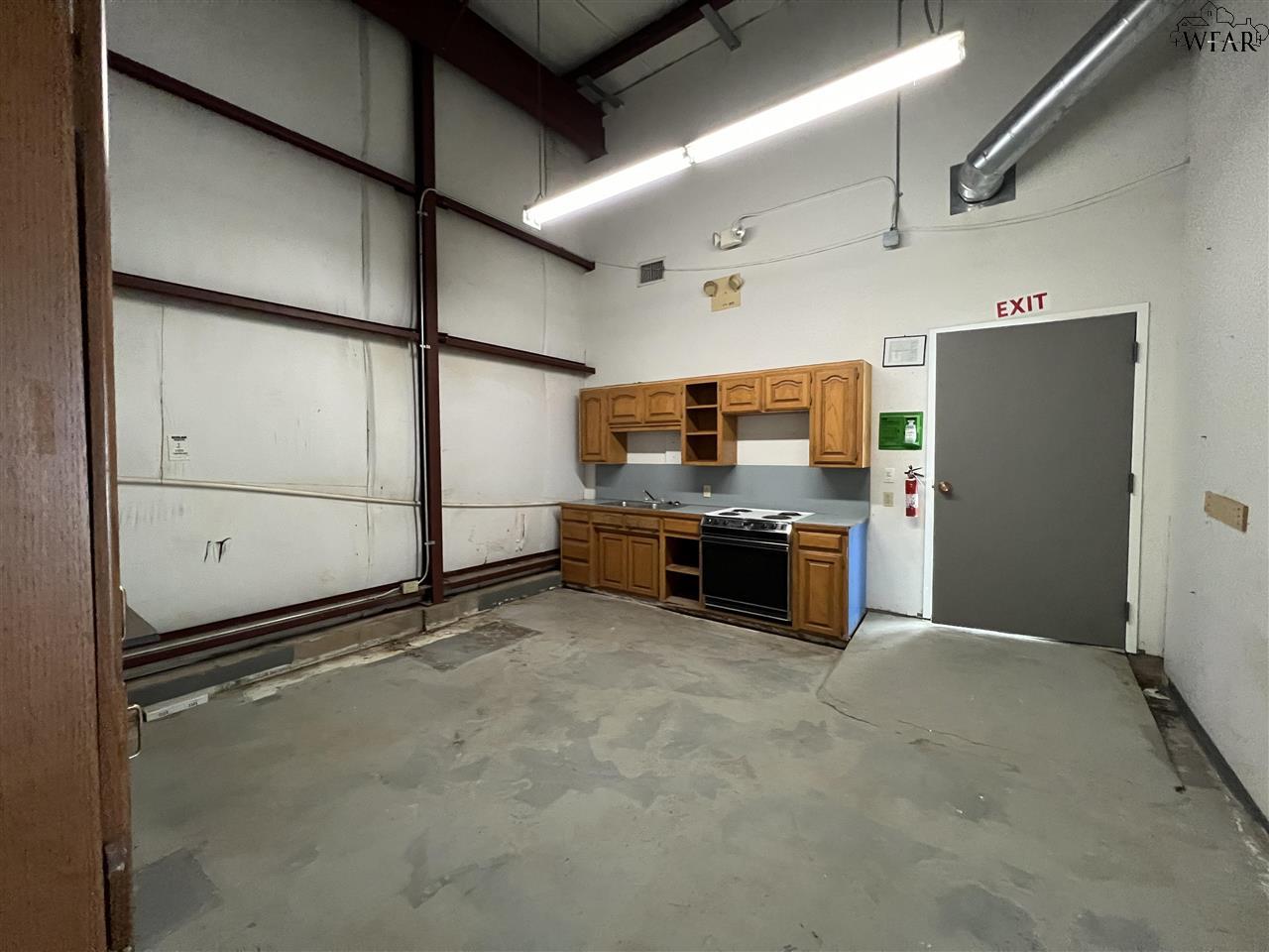 1416 TWIN OAKS STREET