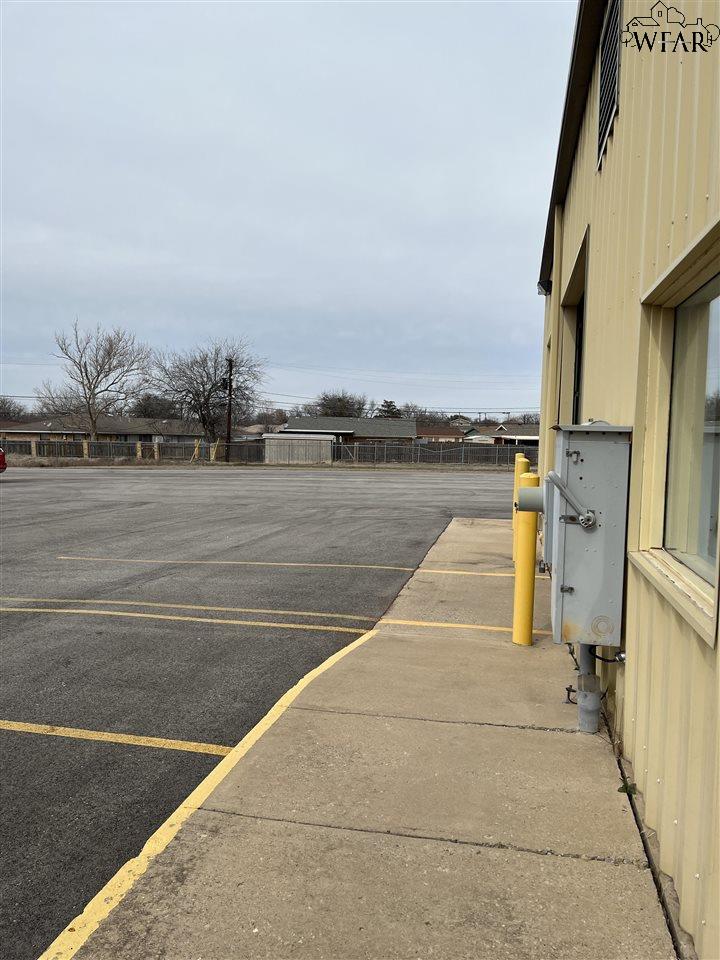 1416 TWIN OAKS STREET