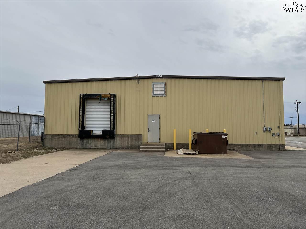 1416 TWIN OAKS STREET