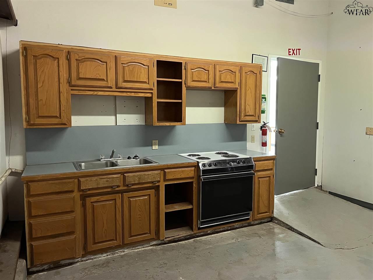 1416 TWIN OAKS STREET