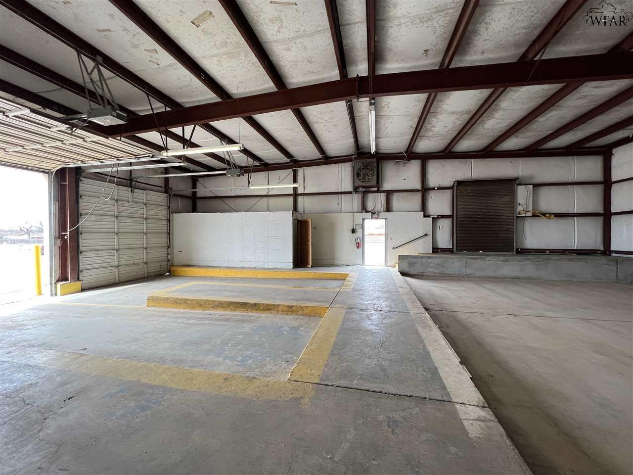 1416 TWIN OAKS STREET