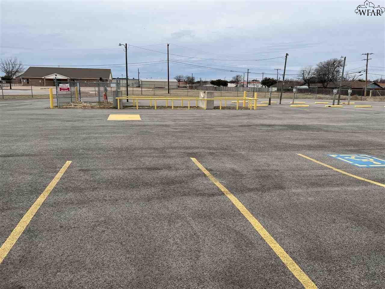 1416 TWIN OAKS STREET