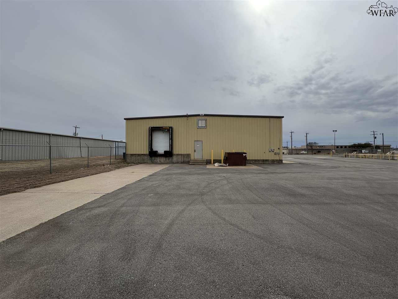 1416 TWIN OAKS STREET