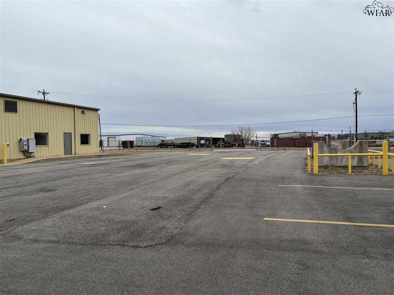 1416 TWIN OAKS STREET