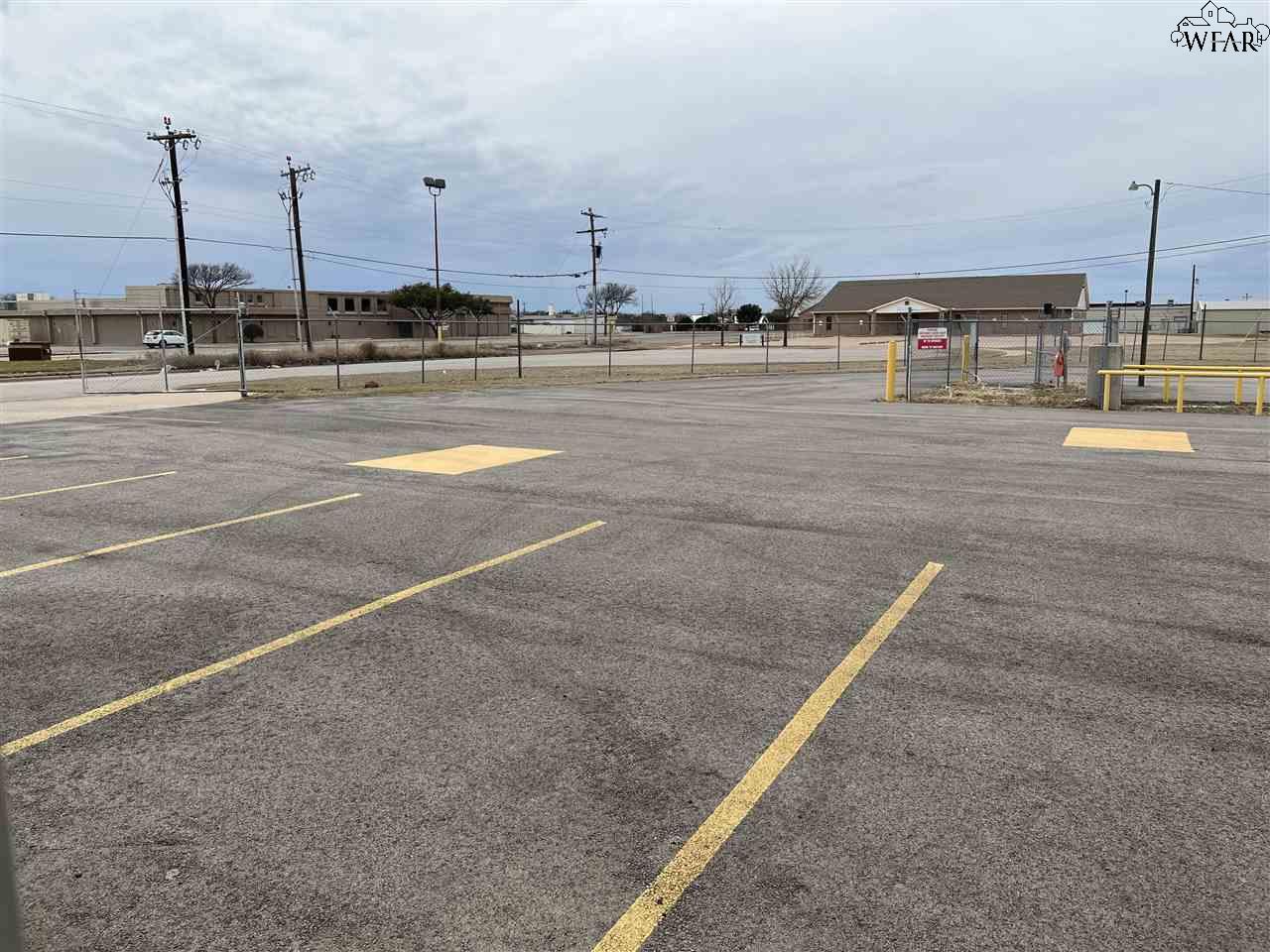 1416 TWIN OAKS STREET