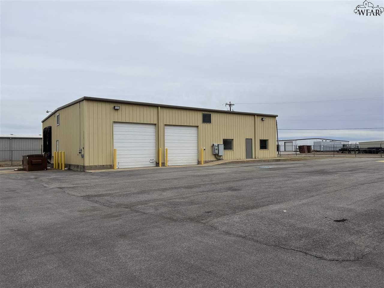 1416 TWIN OAKS STREET