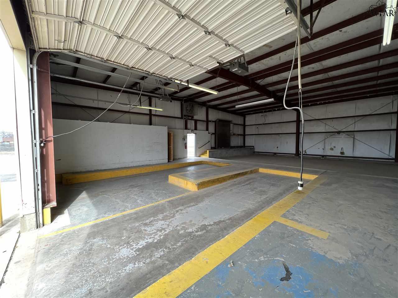 1416 TWIN OAKS STREET