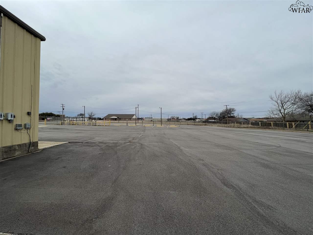 1416 TWIN OAKS STREET