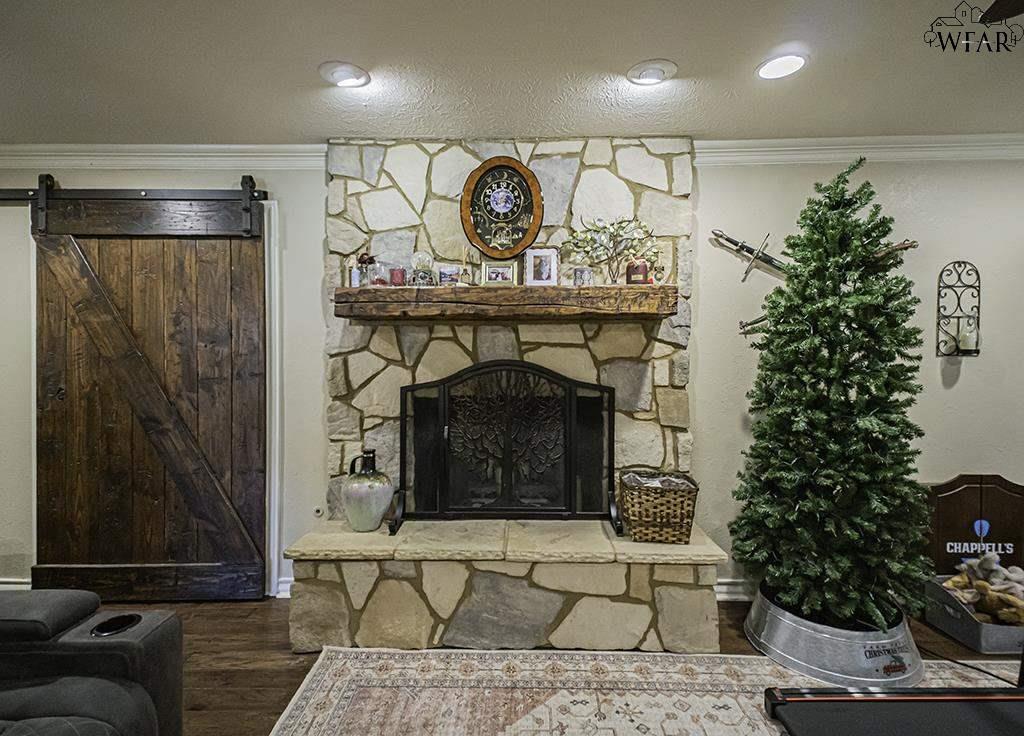 2427 BRENTWOOD DRIVE