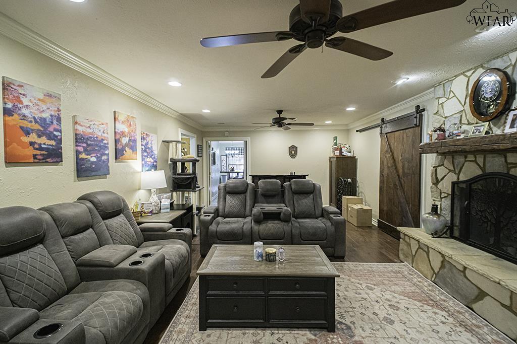 2427 BRENTWOOD DRIVE