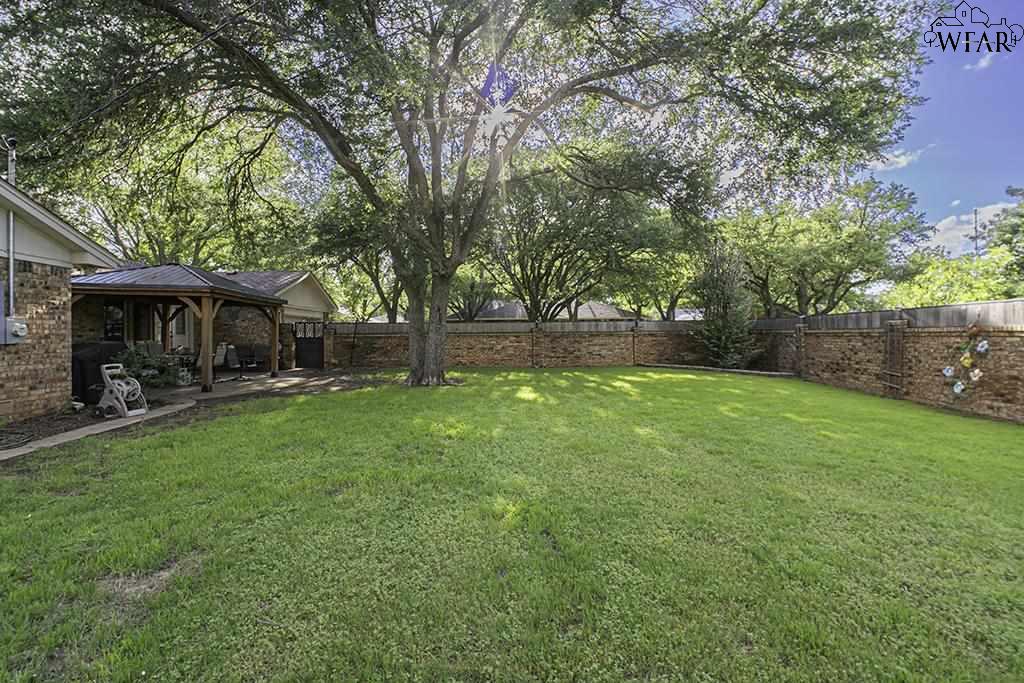 2427 BRENTWOOD DRIVE