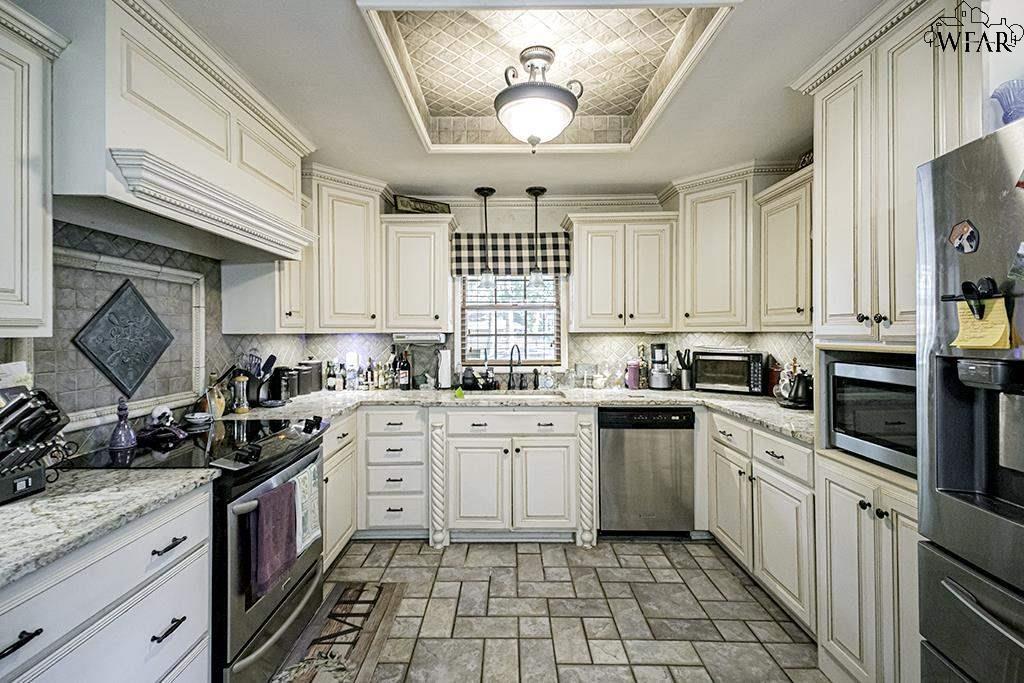 2427 BRENTWOOD DRIVE
