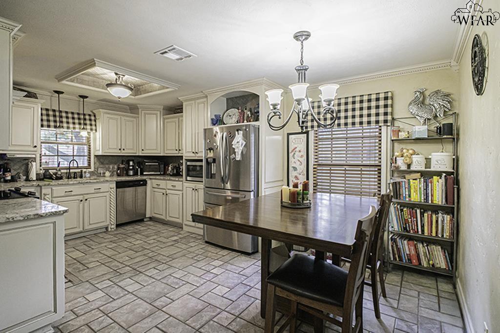 2427 BRENTWOOD DRIVE