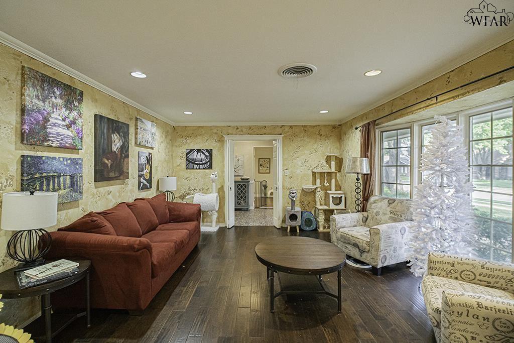 2427 BRENTWOOD DRIVE