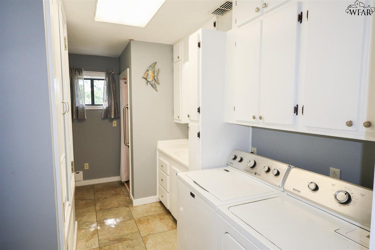 284 and 288 W JENTSCH ROAD