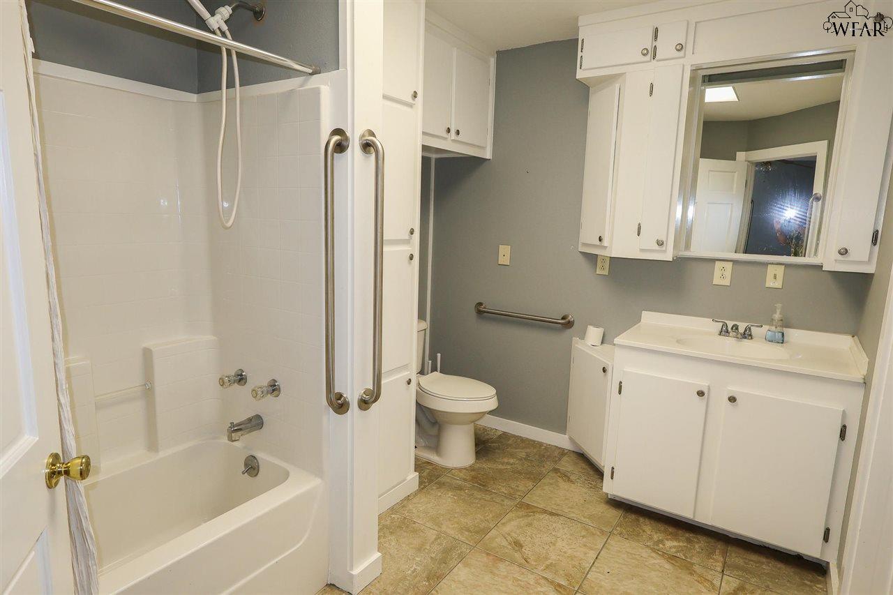 284 and 288 W JENTSCH ROAD