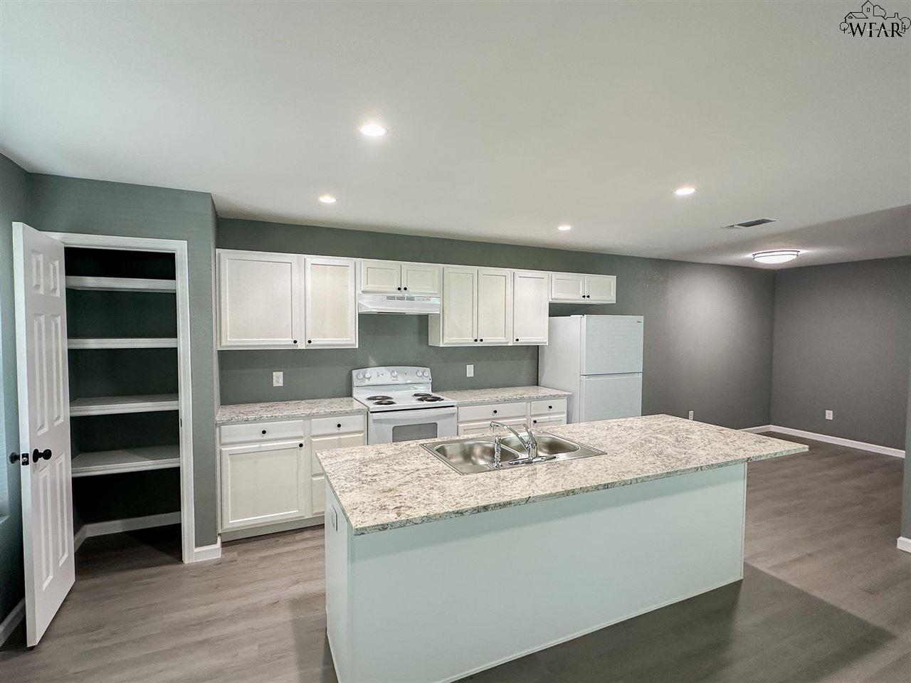 223 LOCH LOMOND DRIVE