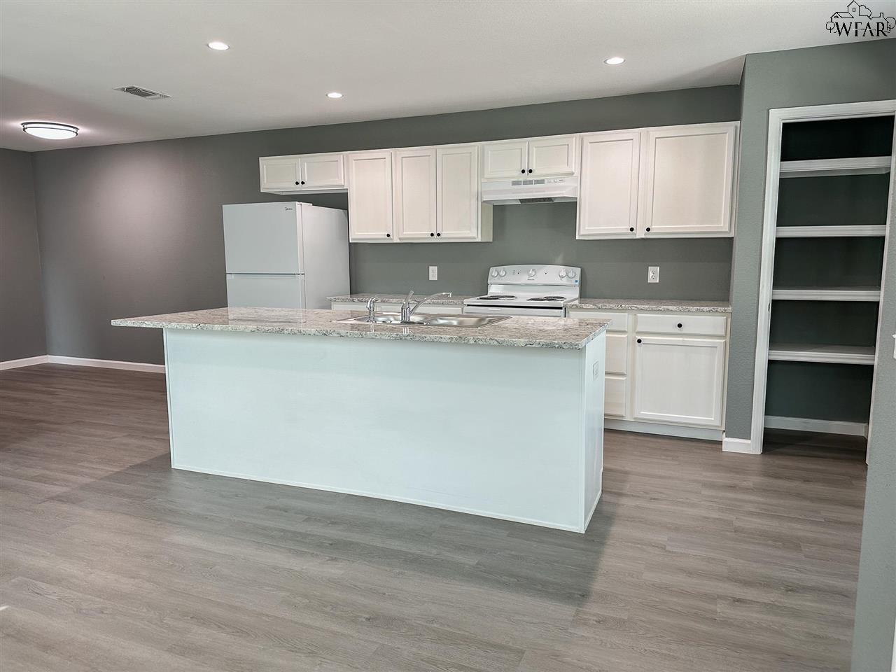 223 LOCH LOMOND DRIVE