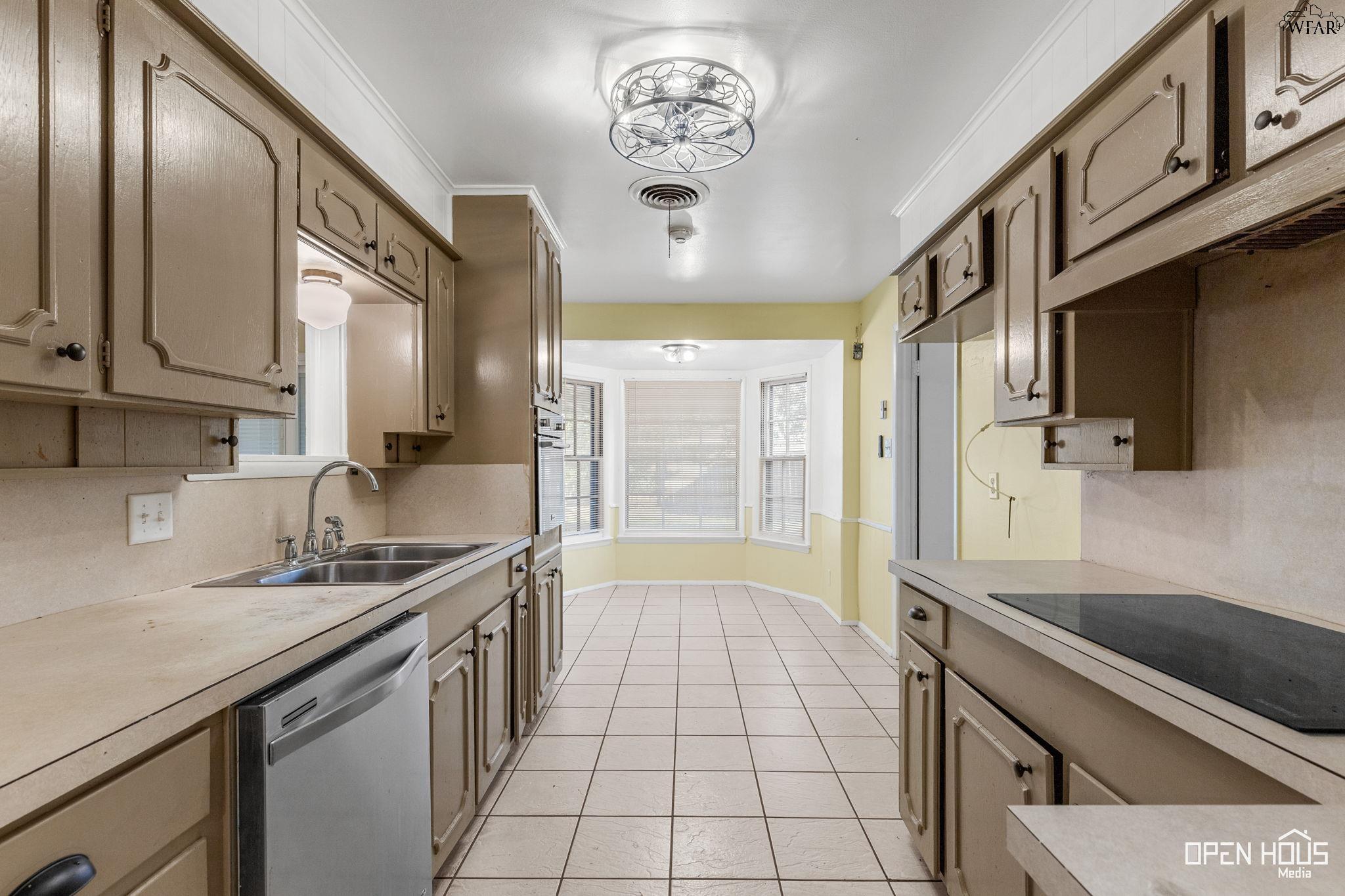 1543 SWEETBRIAR DRIVE