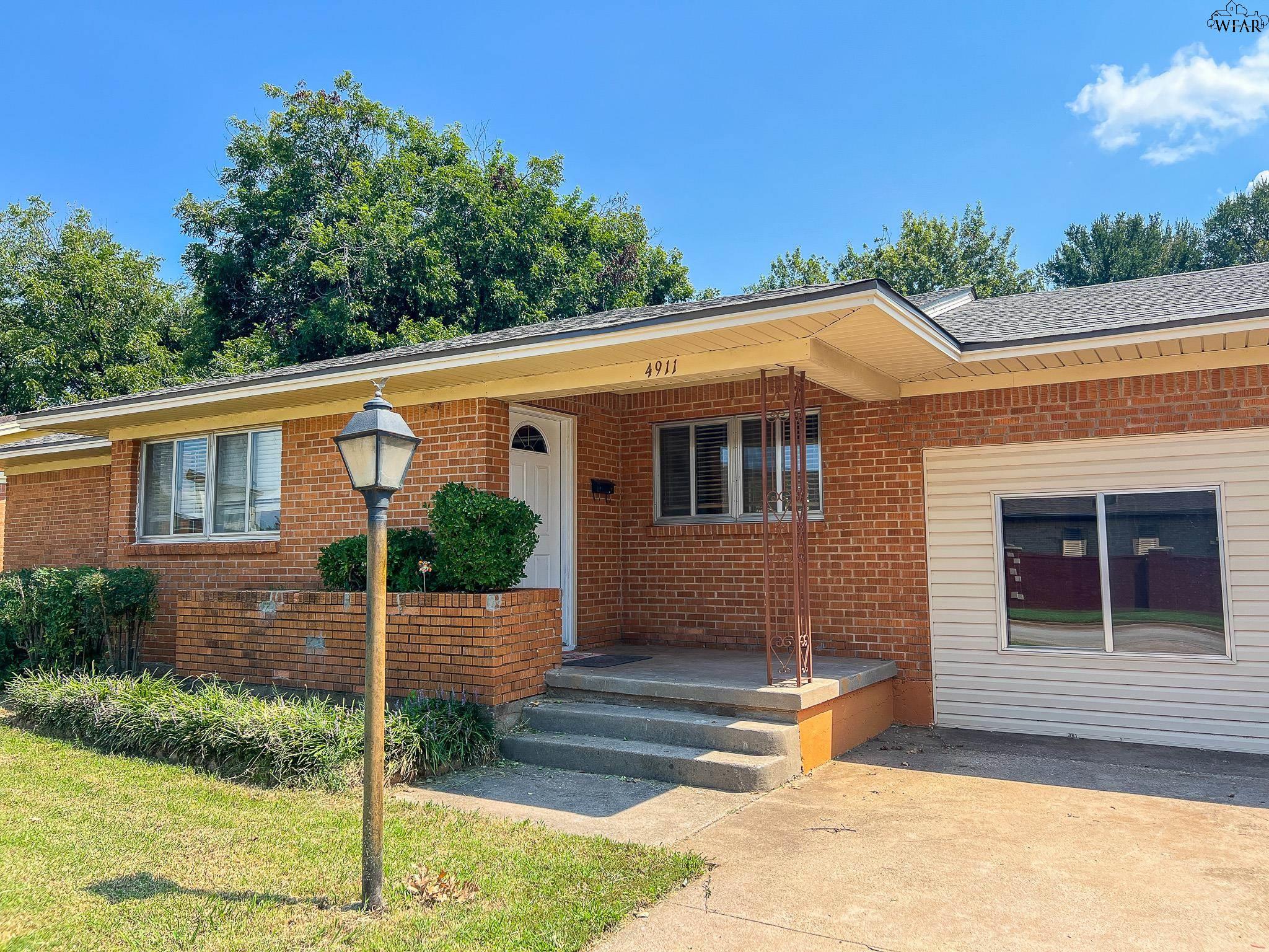 4911 LAKE PARK DRIVE