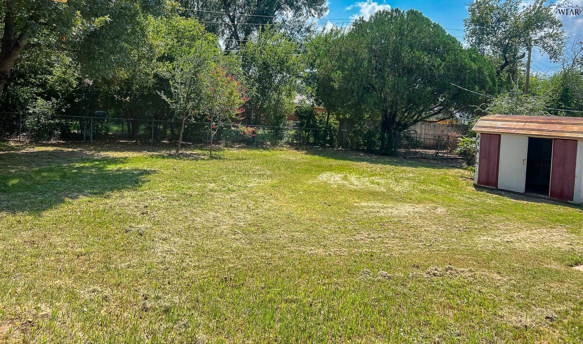 4911 LAKE PARK DRIVE