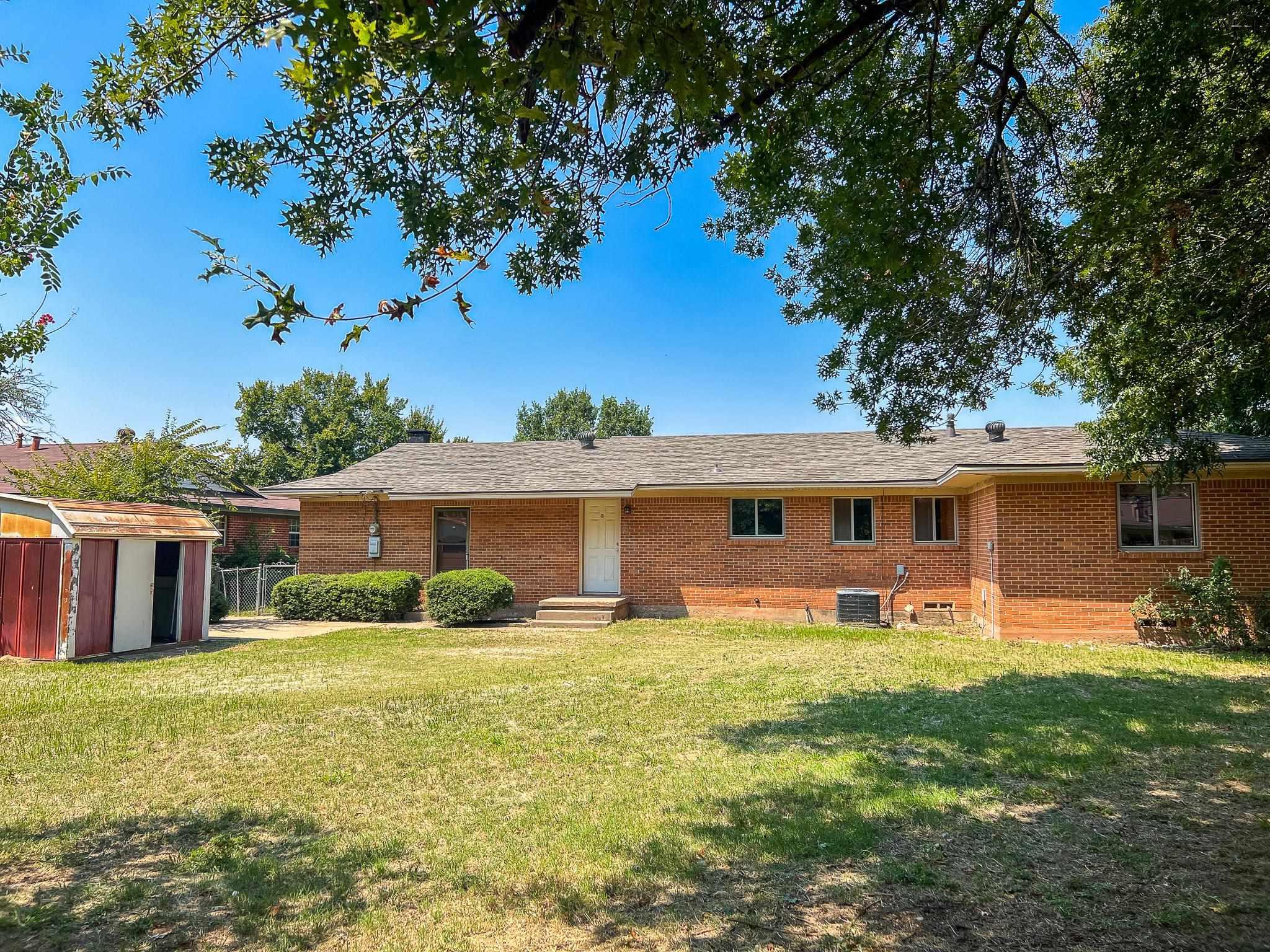 4911 LAKE PARK DRIVE