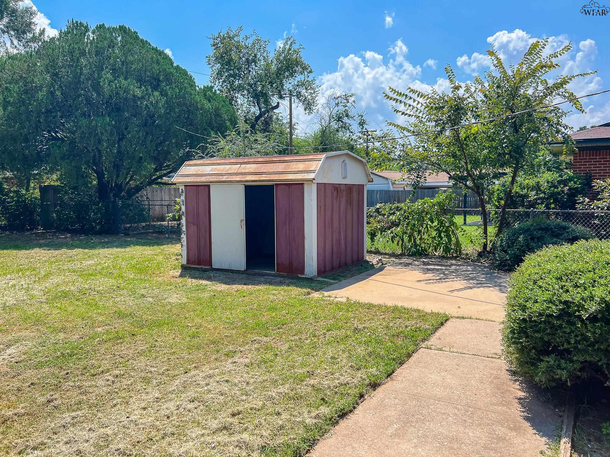 4911 LAKE PARK DRIVE