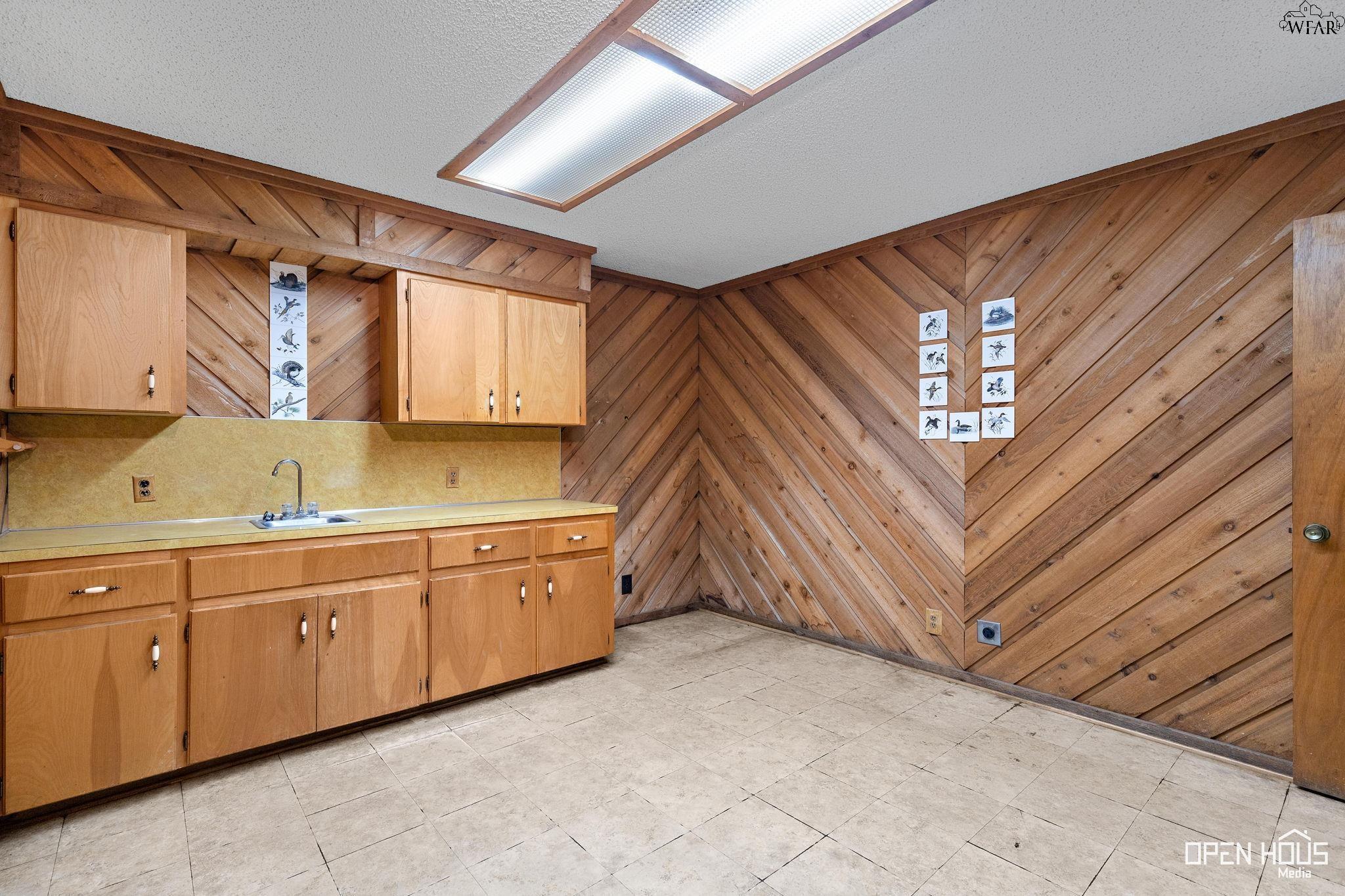 4200 HENRY S GRACE FREEWAY