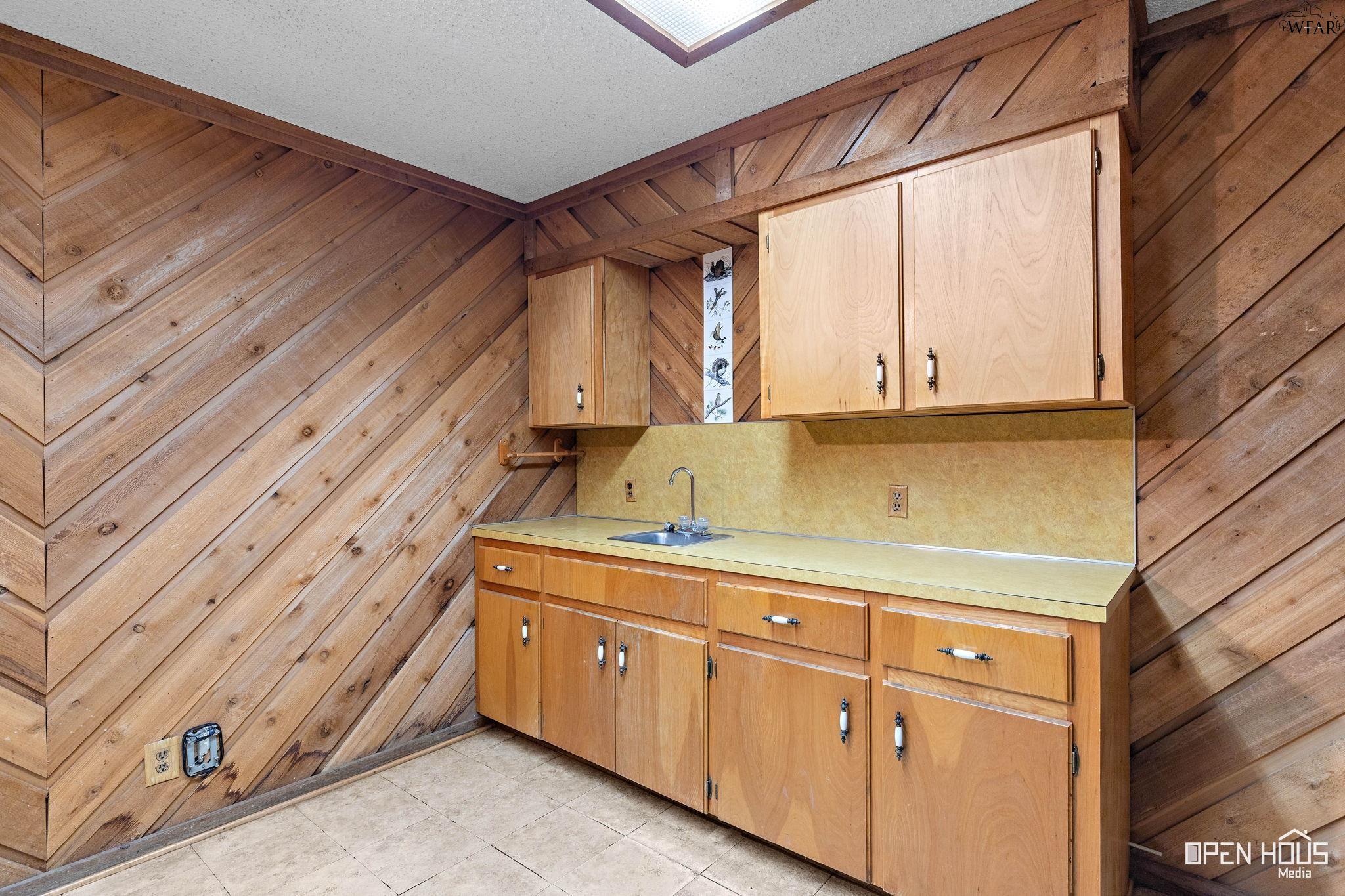 4200 HENRY S GRACE FREEWAY