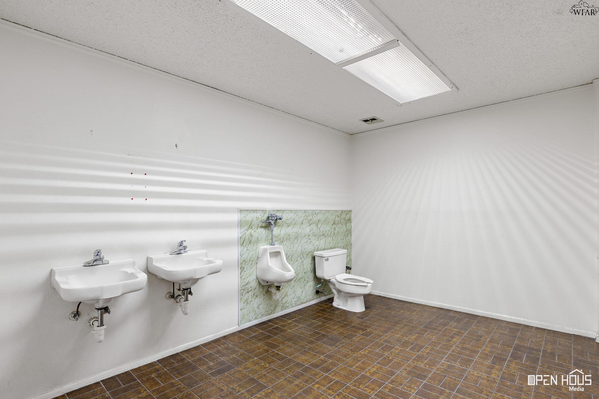 4200 HENRY S GRACE FREEWAY