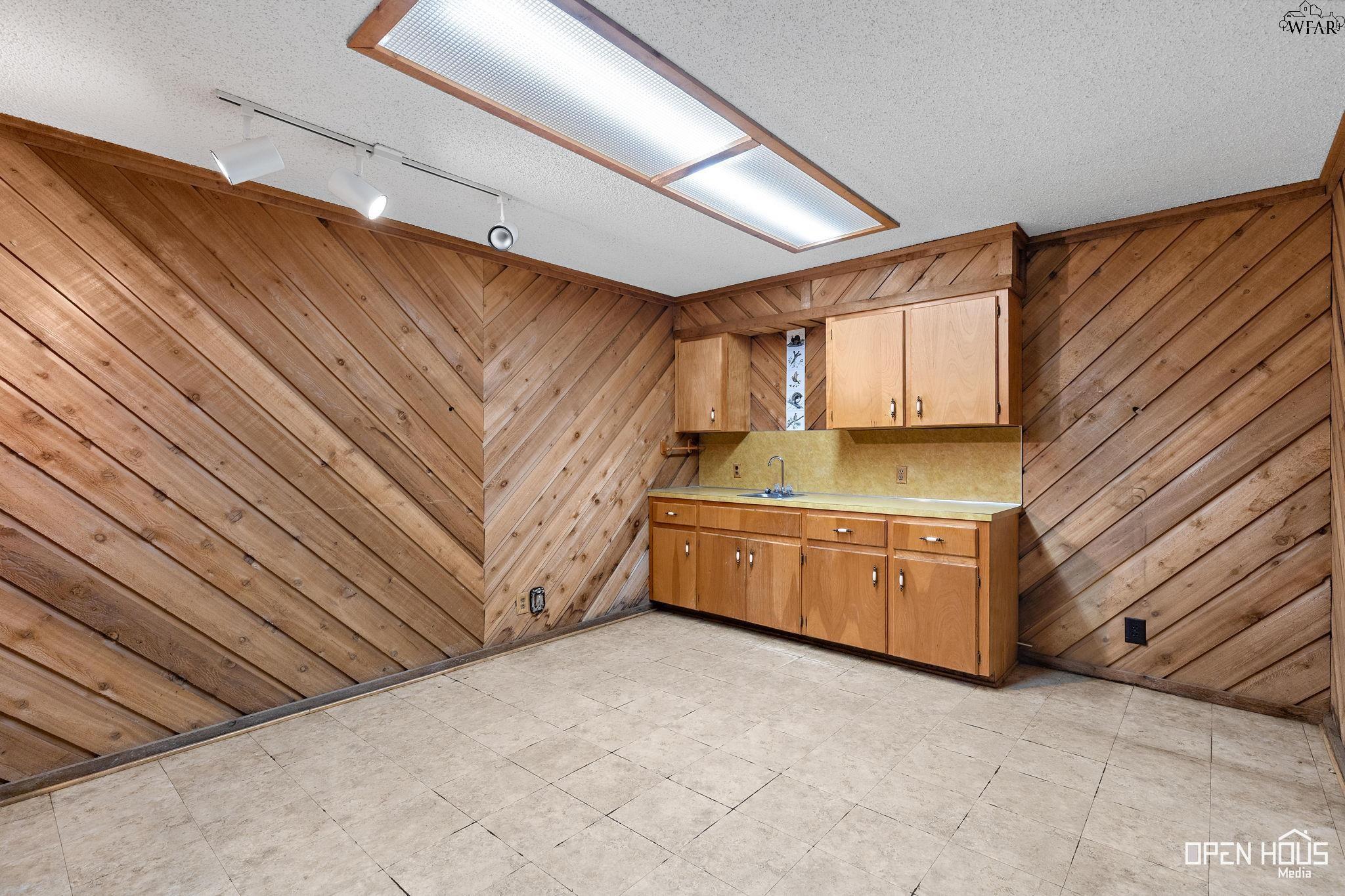 4200 HENRY S GRACE FREEWAY