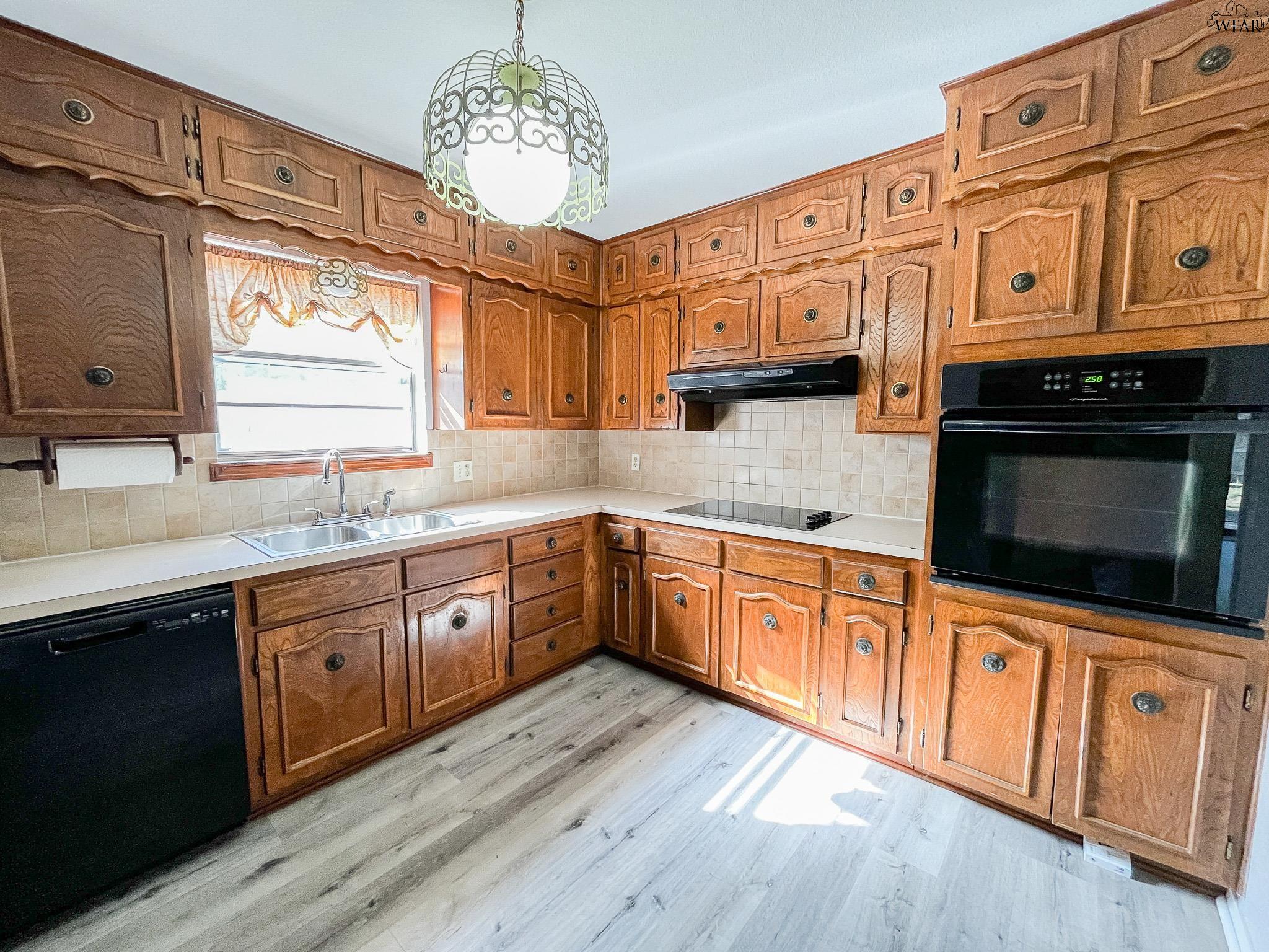 5533 BRIARGROVE DRIVE