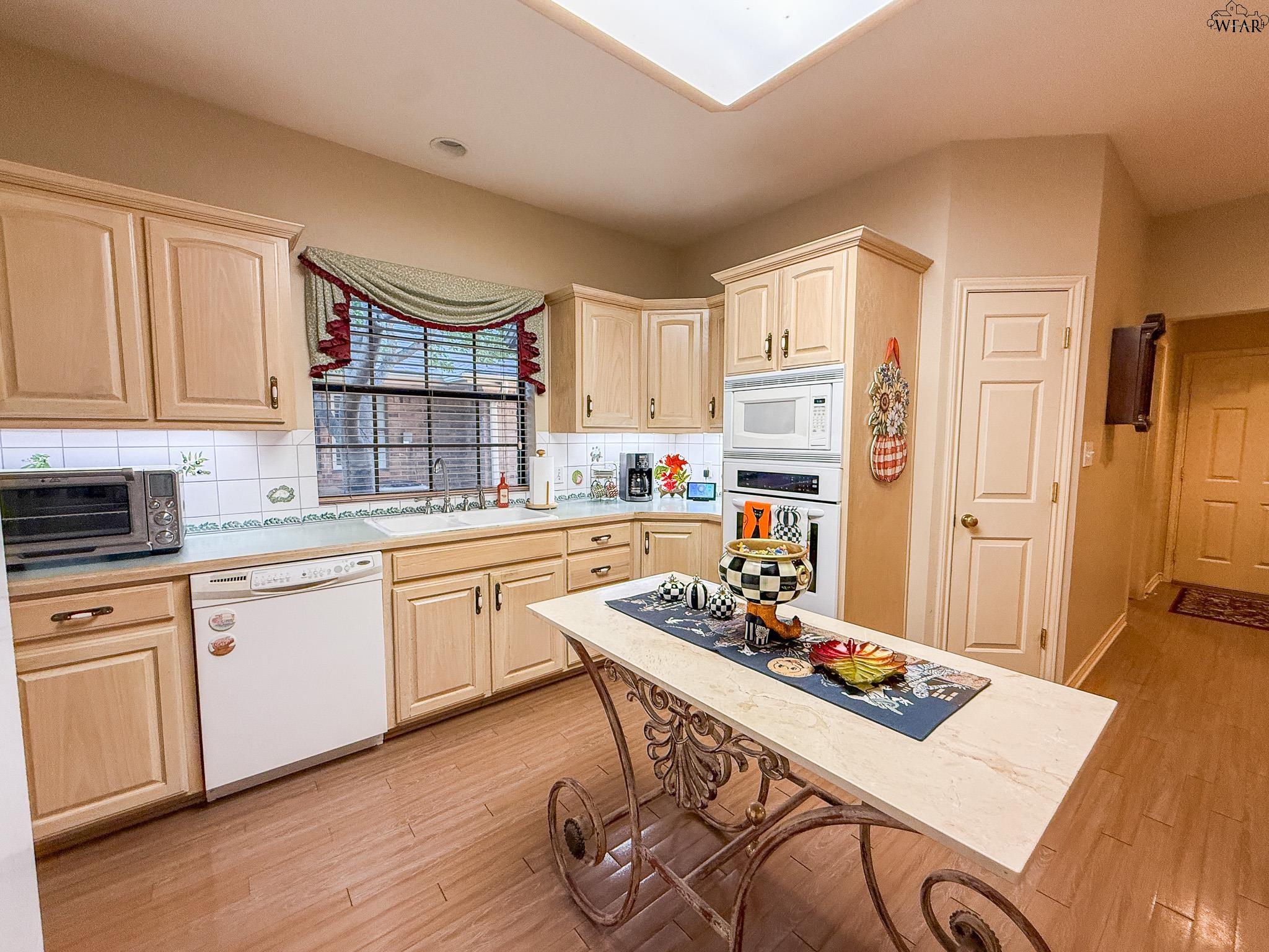 2813 HAPPY HOLLOW DRIVE