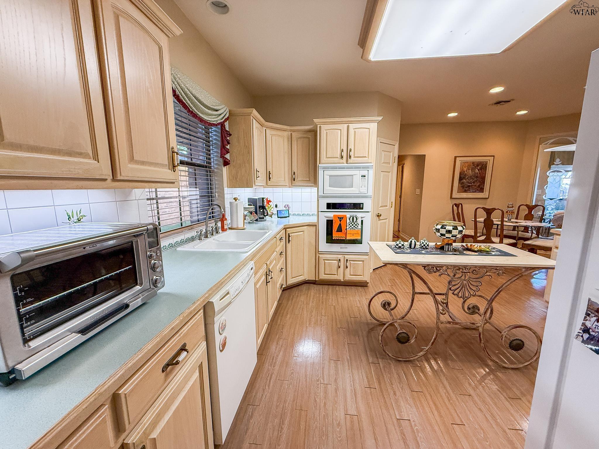 2813 HAPPY HOLLOW DRIVE